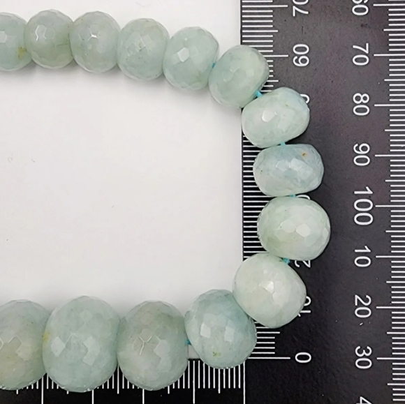 14kt Gold Light Green Jadeite Necklace - Picture 6 of 8